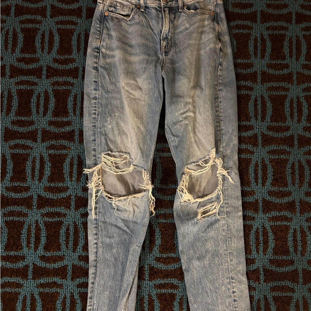 American Eagle Outfitters Light Blue Distressed Boyfriend Jeans